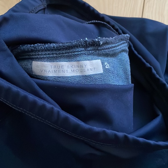 Gap maternity jeans - size 2r - Picture 3 of 3